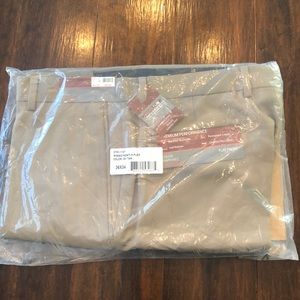 Men’s straight fit khakis